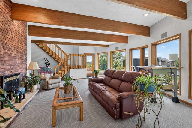 3113 W Canal Shore Drive, Leclaire, IA 52753