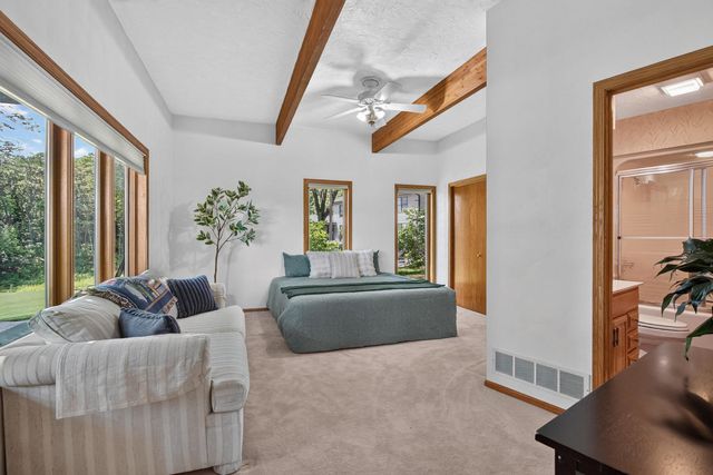 3113 W Canal Shore Drive, Leclaire, IA 52753