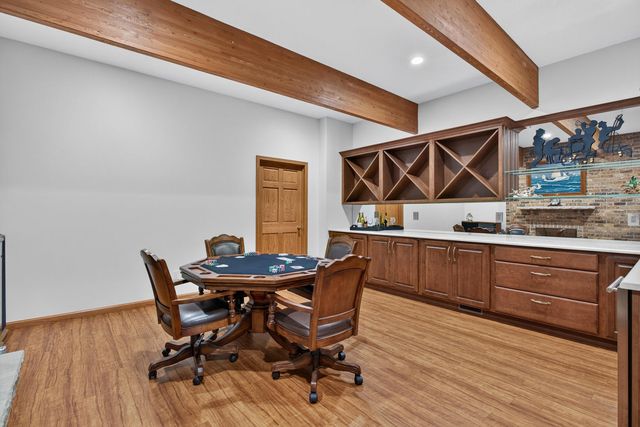 3113 W Canal Shore Drive, Leclaire, IA 52753