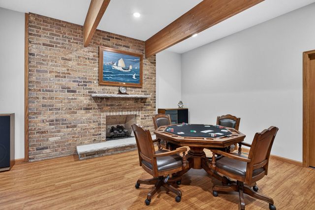 3113 W Canal Shore Drive, Leclaire, IA 52753