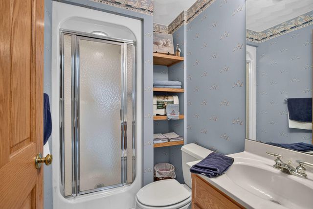 3113 W Canal Shore Drive, Leclaire, IA 52753