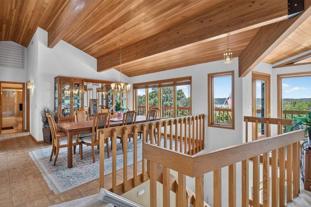 3113 W Canal Shore Drive, Leclaire, IA 52753