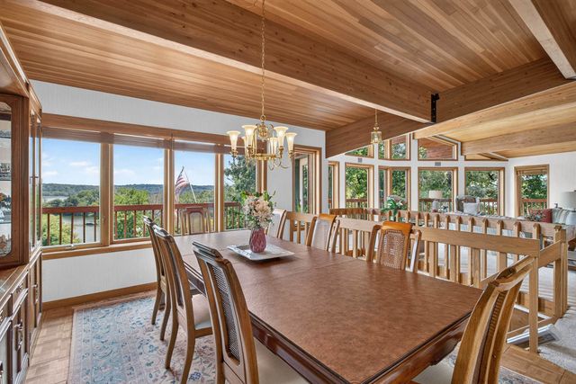 3113 W Canal Shore Drive, Leclaire, IA 52753