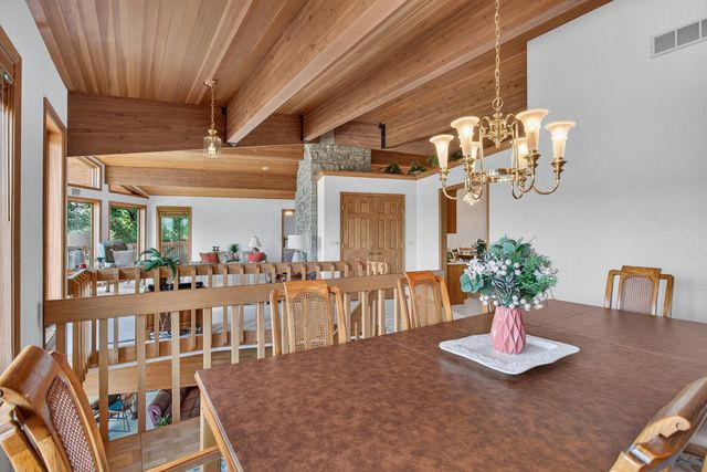 3113 W Canal Shore Drive, Leclaire, IA 52753