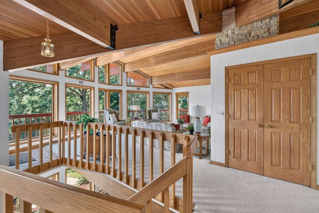 3113 W Canal Shore Drive, Leclaire, IA 52753