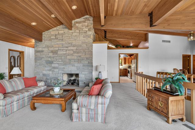 3113 W Canal Shore Drive, Leclaire, IA 52753