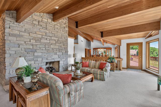 3113 W Canal Shore Drive, Leclaire, IA 52753