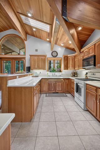 3113 W Canal Shore Drive, Leclaire, IA 52753