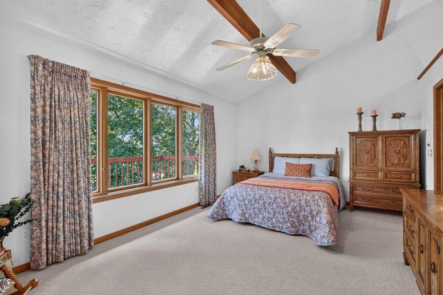 3113 W Canal Shore Drive, Leclaire, IA 52753