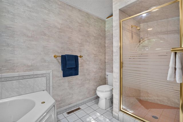 3113 W Canal Shore Drive, Leclaire, IA 52753