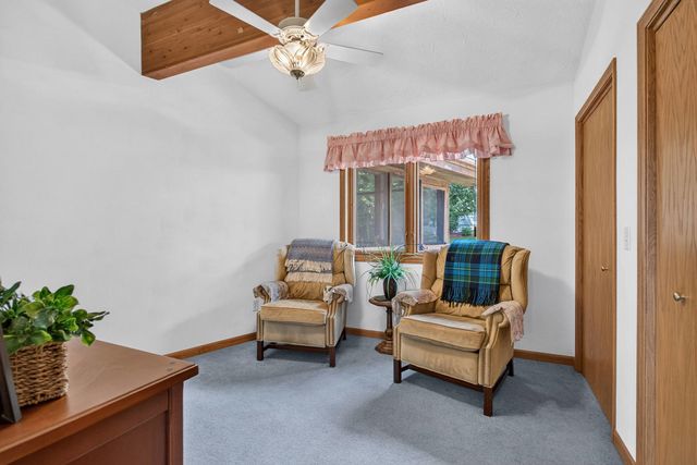 3113 W Canal Shore Drive, Leclaire, IA 52753