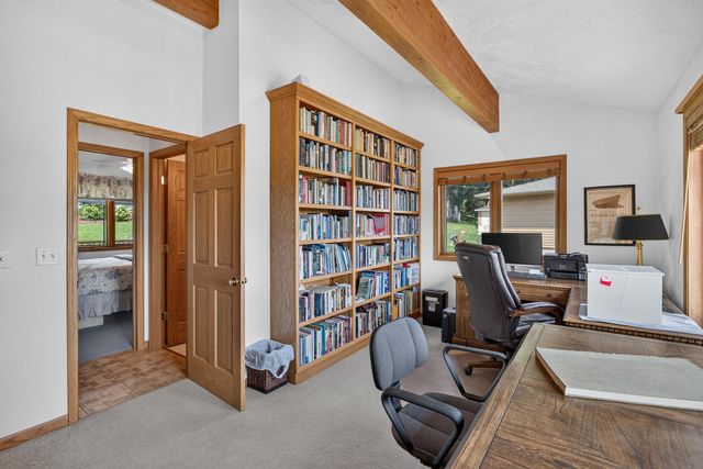 3113 W Canal Shore Drive, Leclaire, IA 52753