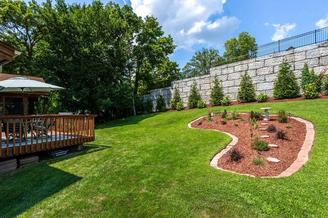 3113 W Canal Shore Drive, Leclaire, IA 52753