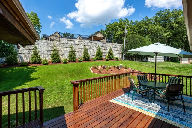 3113 W Canal Shore Drive, Leclaire, IA 52753