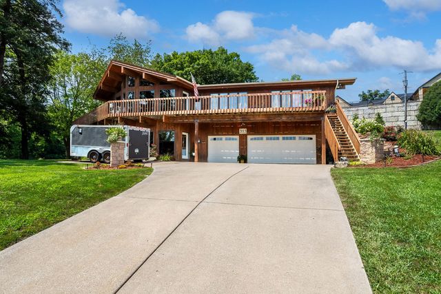 3113 W Canal Shore Drive, Leclaire, IA 52753