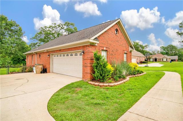 8806 Belmont Park Drive, Theodore, AL 36582