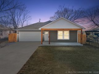 2814 N St Louis Avenue, Tulsa, OK 74106