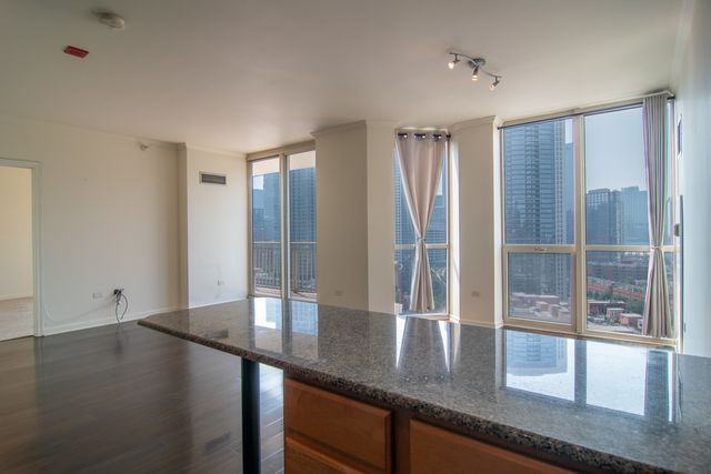 645 N Kingsbury Street 1904, Chicago, IL 60654