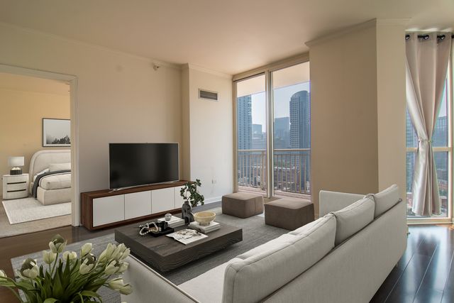 645 N Kingsbury Street 1904, Chicago, IL 60654