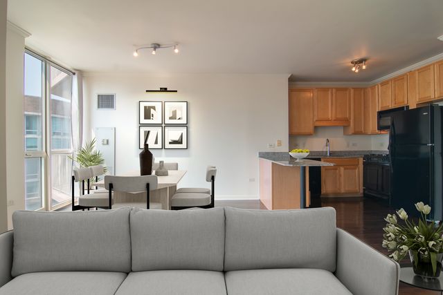 645 N Kingsbury Street 1904, Chicago, IL 60654