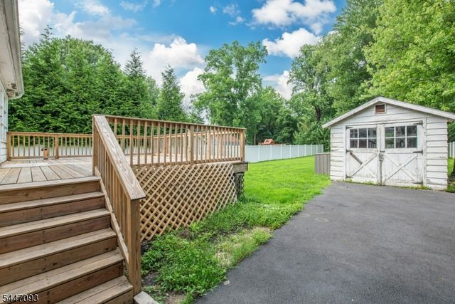 11 Farrington St, West Caldwell Twp., NJ 07006