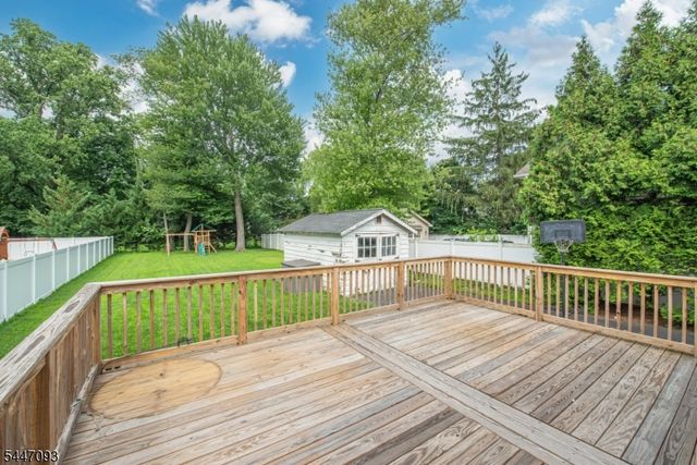 11 Farrington St, West Caldwell Twp., NJ 07006