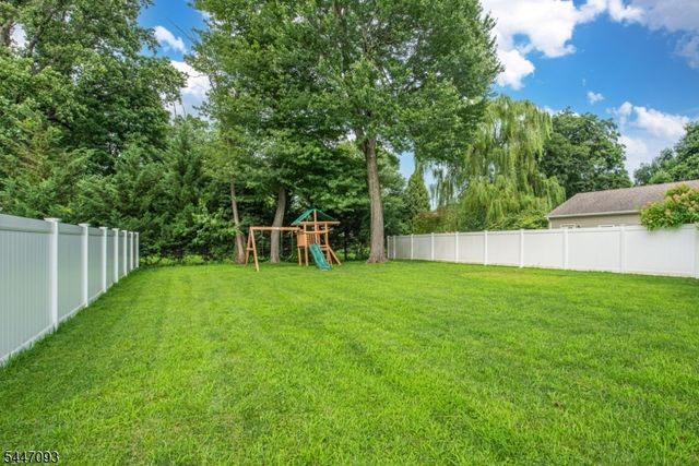 11 Farrington St, West Caldwell Twp., NJ 07006