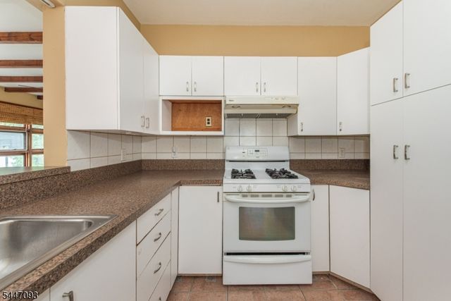 11 Farrington St, West Caldwell Twp., NJ 07006