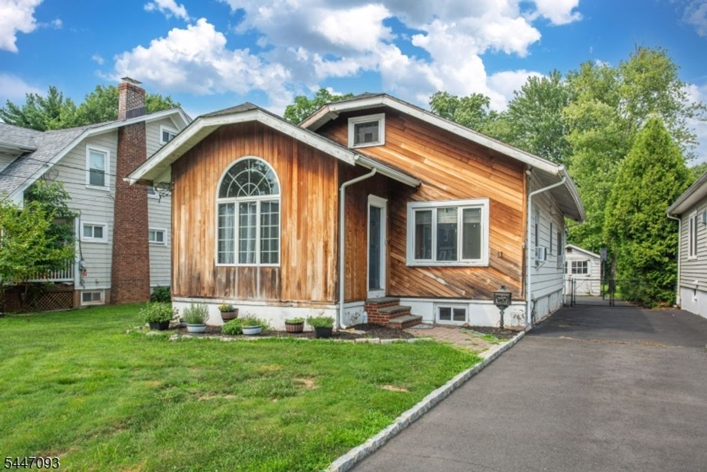 11 Farrington St, West Caldwell Twp., NJ 07006