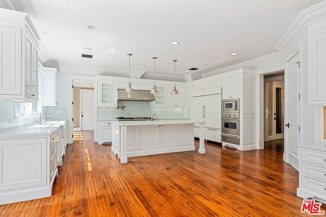 117 S BURLINGAME Avenue, Los Angeles, CA 90049