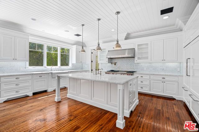 117 S BURLINGAME Avenue, Los Angeles, CA 90049