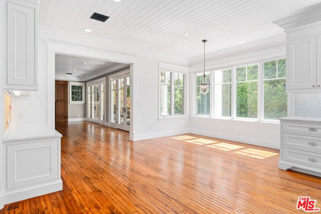 117 S BURLINGAME Avenue, Los Angeles, CA 90049