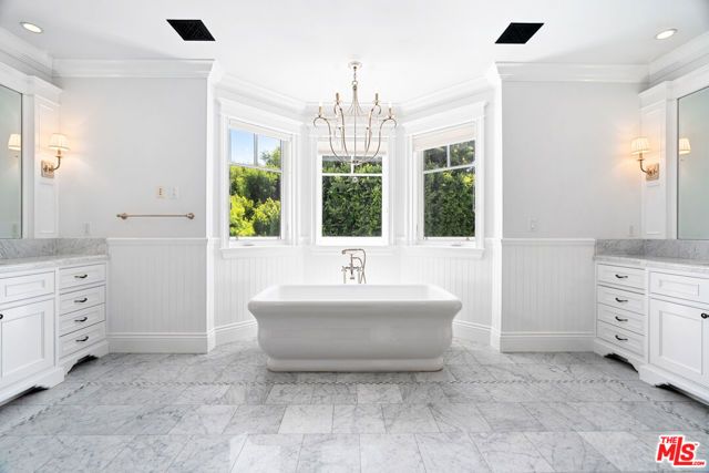 117 S BURLINGAME Avenue, Los Angeles, CA 90049