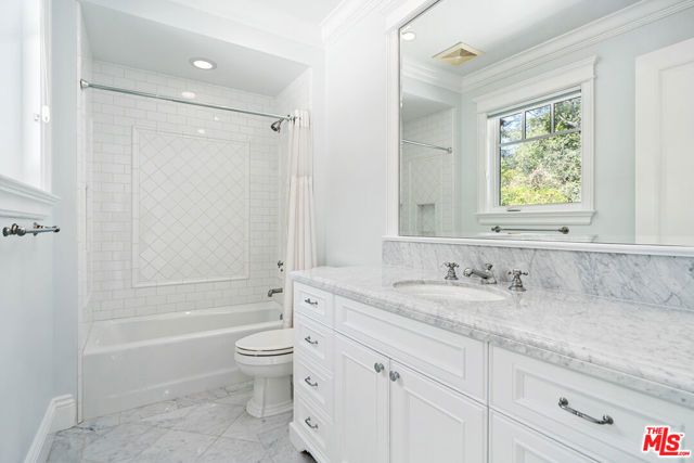 117 S BURLINGAME Avenue, Los Angeles, CA 90049