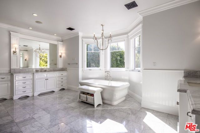 117 S BURLINGAME Avenue, Los Angeles, CA 90049