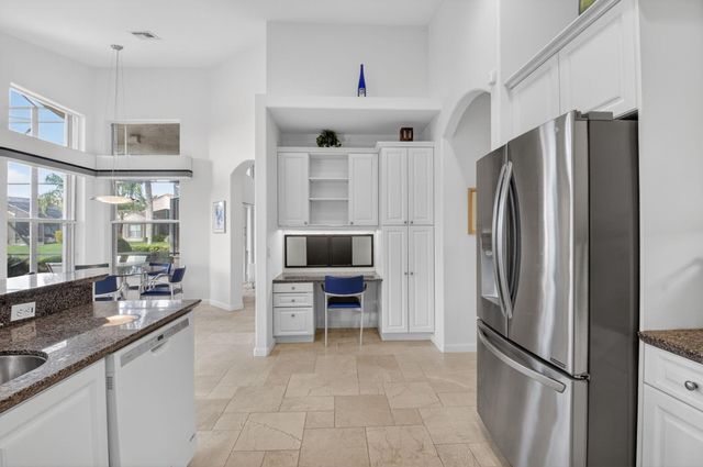 13197 Alhambra Lake Circle, Delray Beach, FL 33446