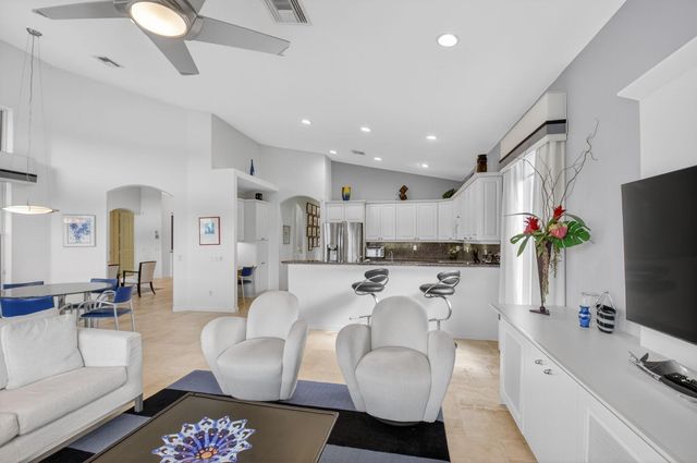 13197 Alhambra Lake Circle, Delray Beach, FL 33446