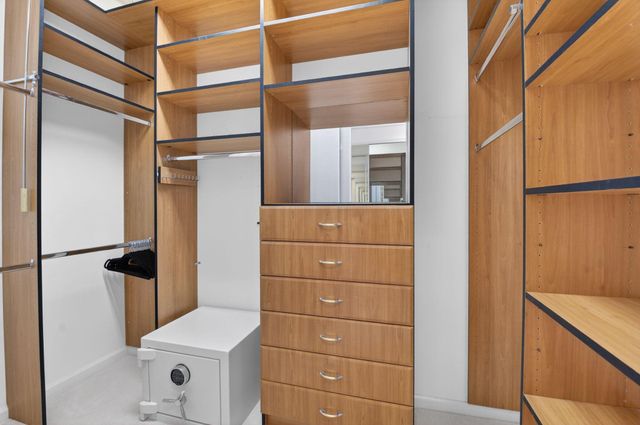 13197 Alhambra Lake Circle, Delray Beach, FL 33446