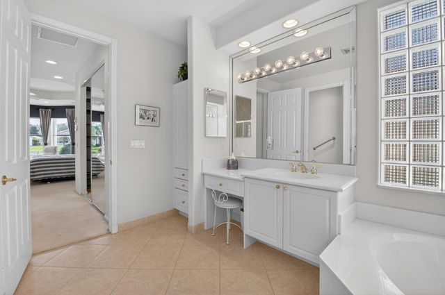 13197 Alhambra Lake Circle, Delray Beach, FL 33446