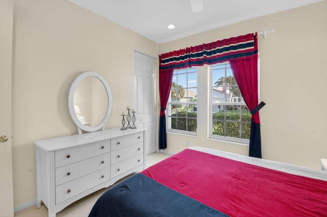 13197 Alhambra Lake Circle, Delray Beach, FL 33446