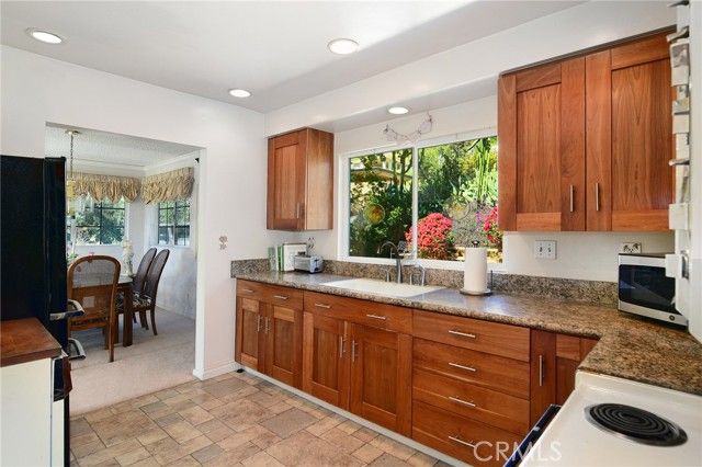 7158 Leota, Canoga Park (los Angeles), CA 91304