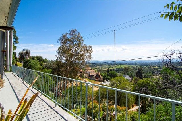 7158 Leota, Canoga Park (los Angeles), CA 91304