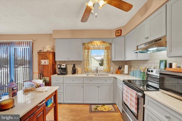 2545 ONYX RD, York, PA 17408