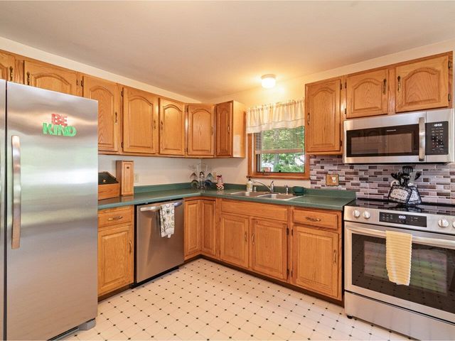 76 Woodbury Road, Burlington, VT 05408