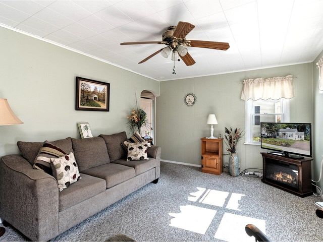 76 Woodbury Road, Burlington, VT 05408