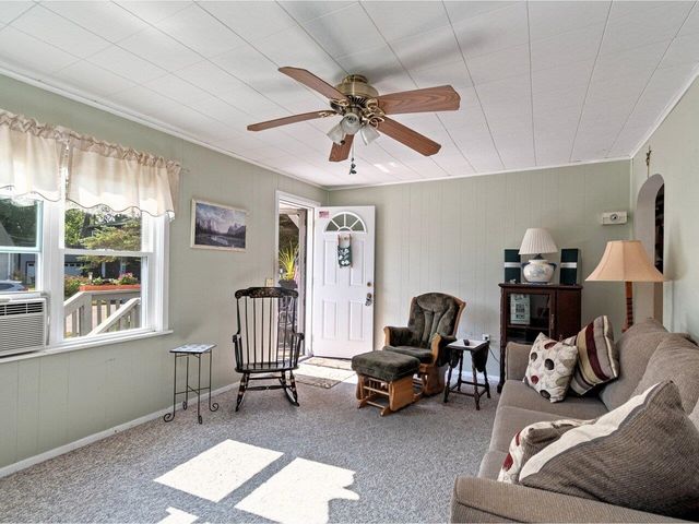 76 Woodbury Road, Burlington, VT 05408