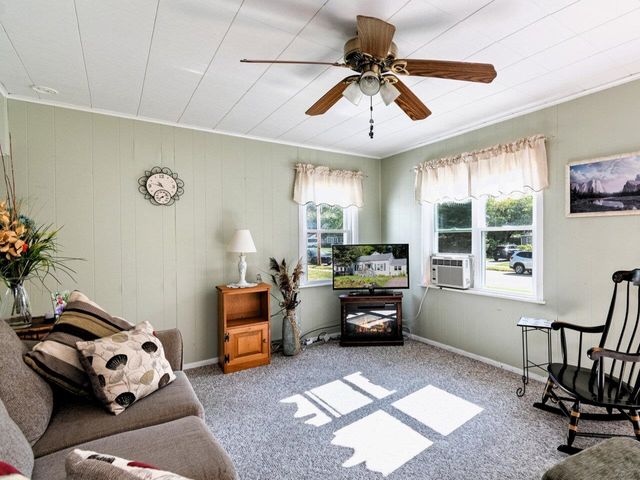 76 Woodbury Road, Burlington, VT 05408