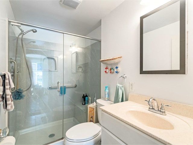 76 Woodbury Road, Burlington, VT 05408