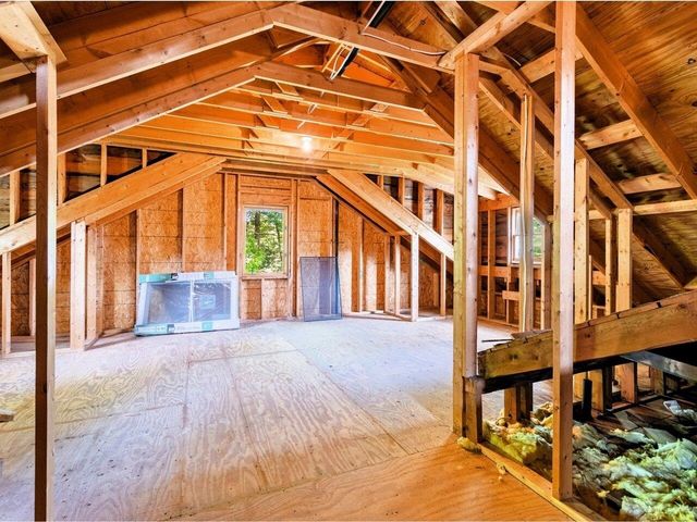 76 Woodbury Road, Burlington, VT 05408