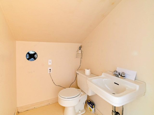 76 Woodbury Road, Burlington, VT 05408